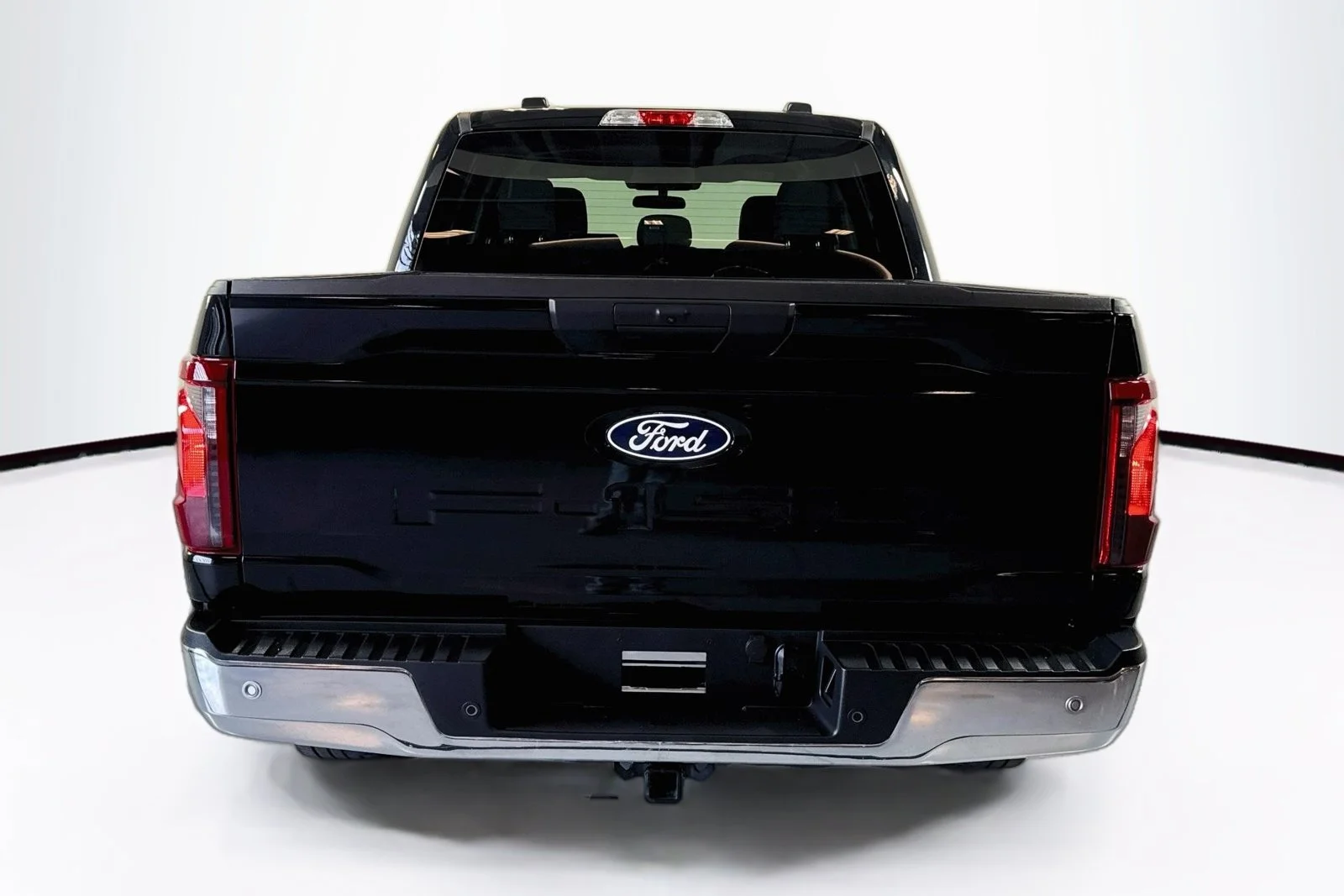 Used 2025 Agate Black Metallic Ford XLT image 25