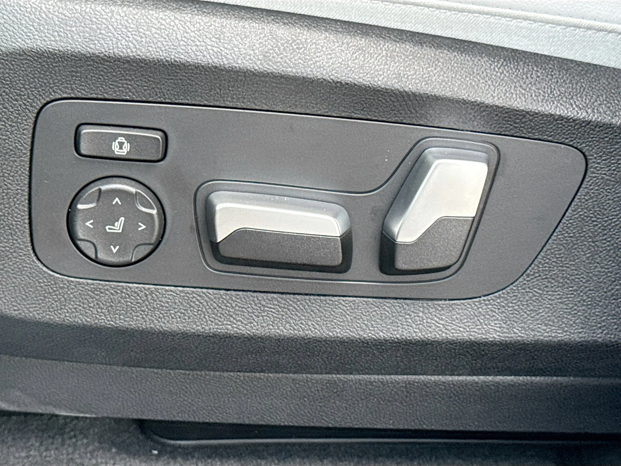 New 2026 Carbon Black Metallic BMW xDrive40i image 25