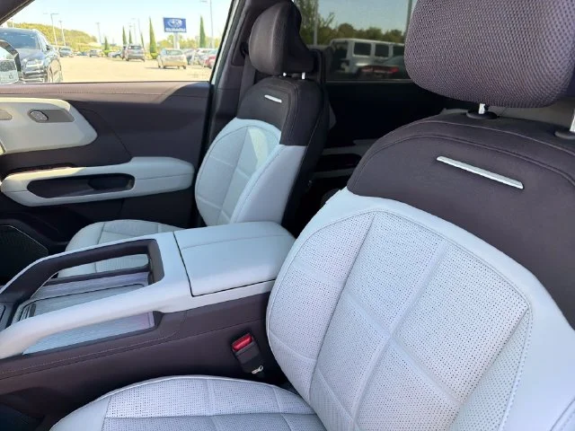 New 2027 Ivory Silver Kia SX-PRESTIGE image 17