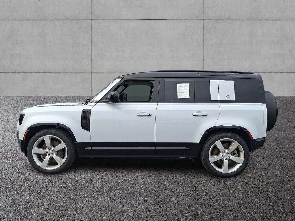 Certified Used 2023  Land Rover X-Dynamic SE image 7