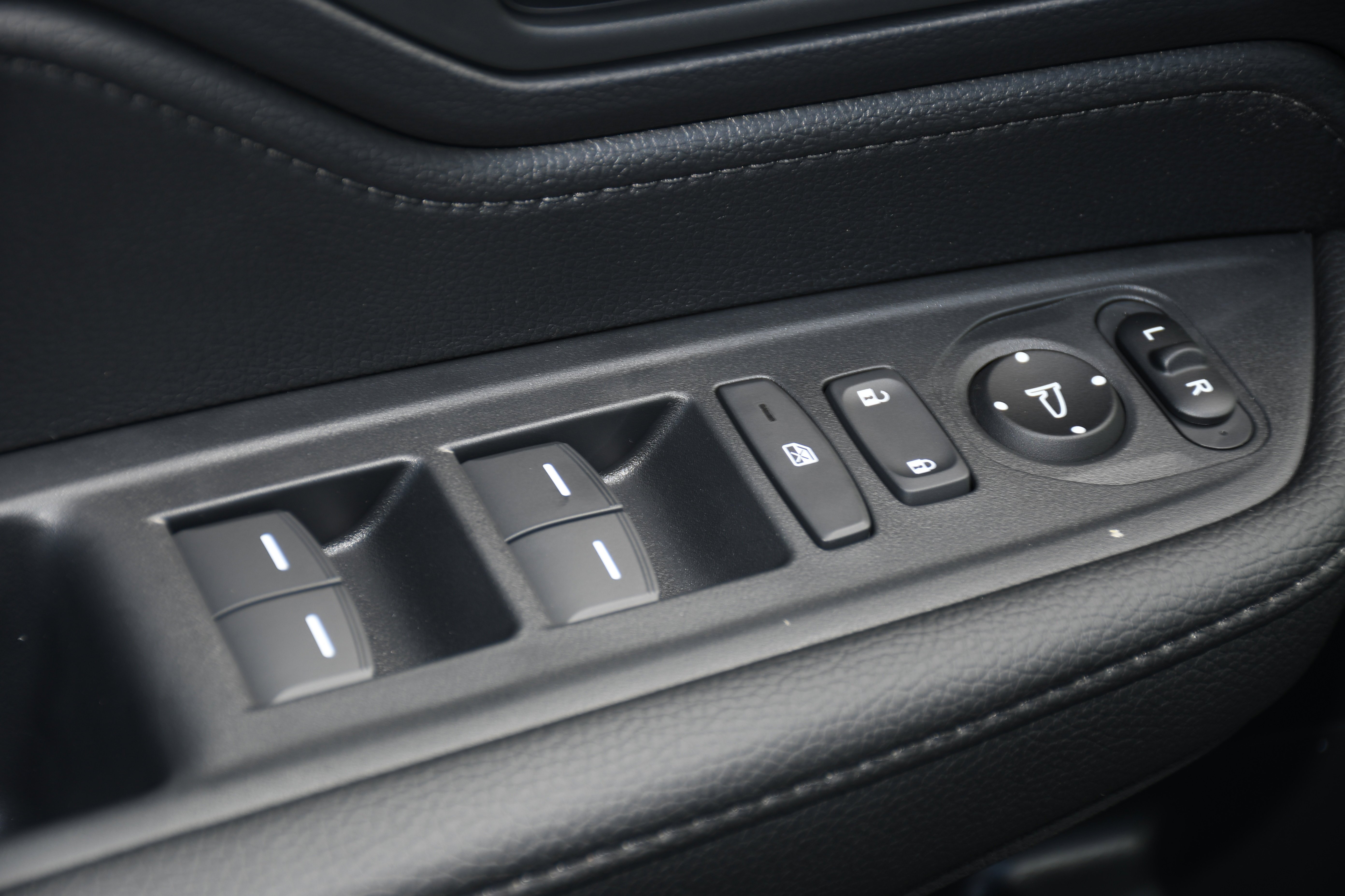 2026 Honda Odyssey EX-L - Photo 6