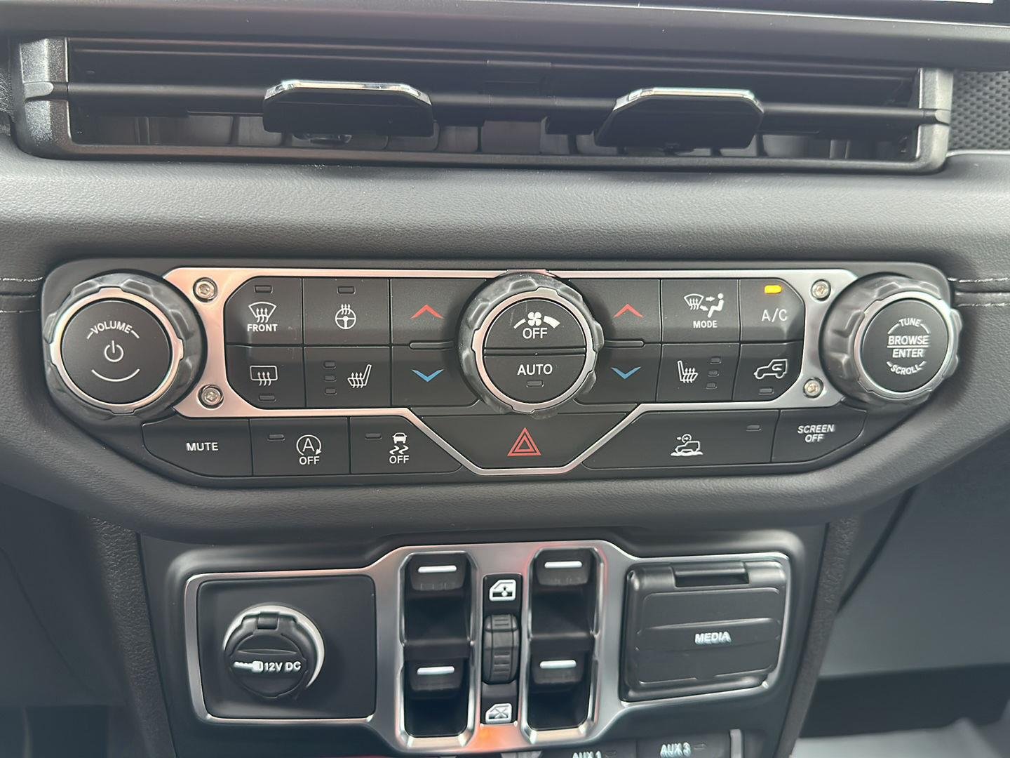 New 2026 Black Clearcoat Jeep Rubicon image 23