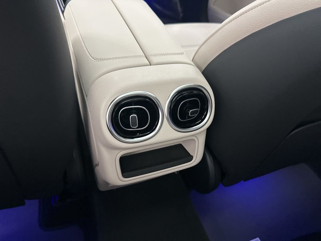 New 2026 Polar White Mercedes-Benz GLC 300 image 23