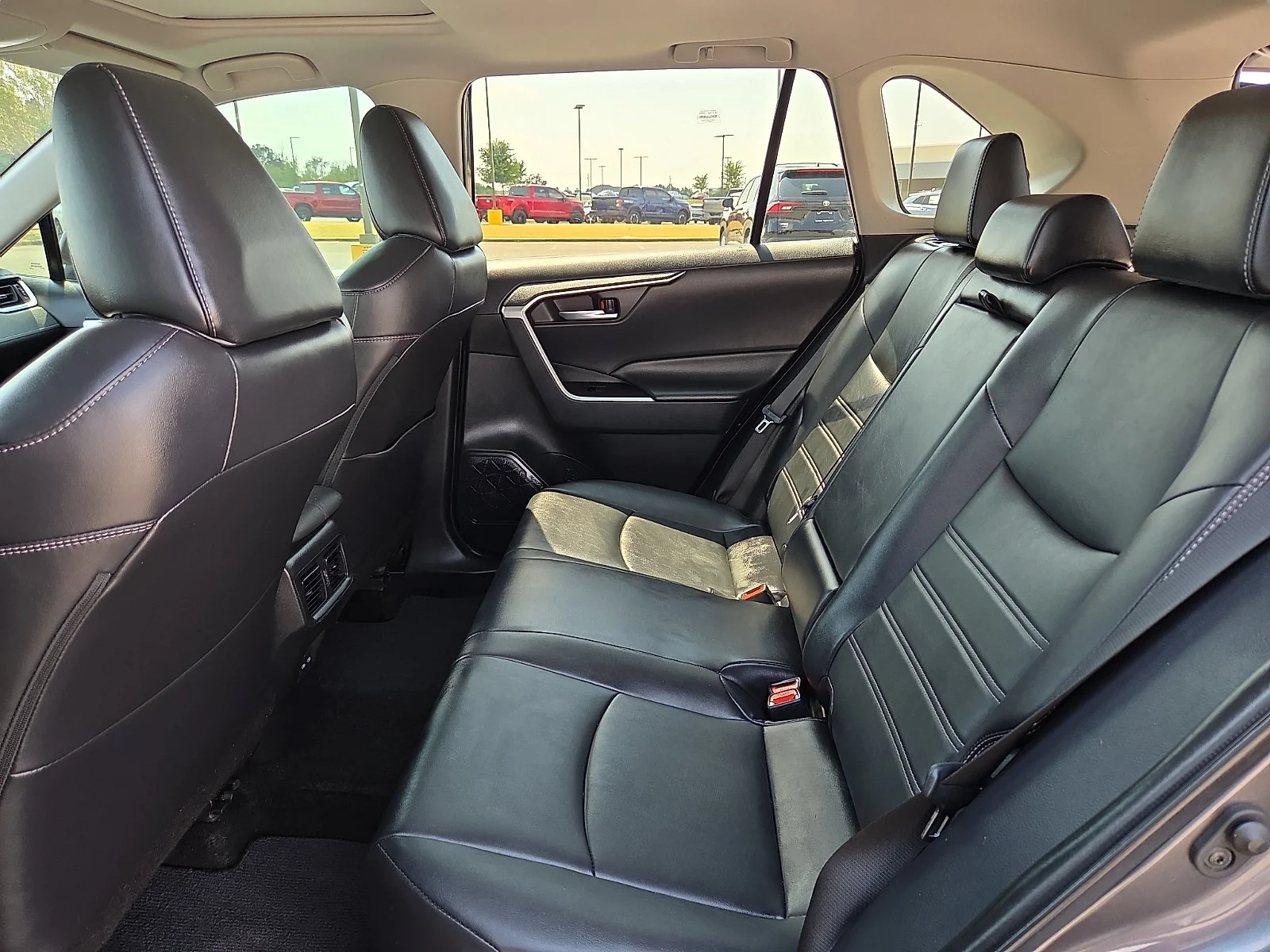 Used 2022 Magnetic Gray Metallic Toyota XLE Premium image 10