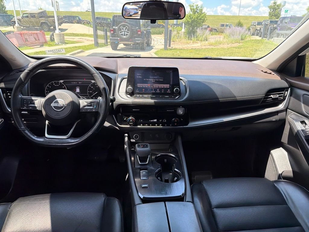 Used 2022 White Nissan SV image 14