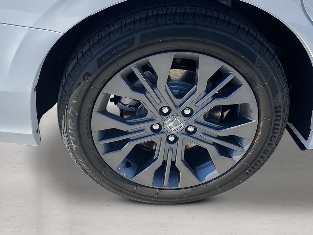 New 2026 Platinum White Pearl Honda Touring image 8