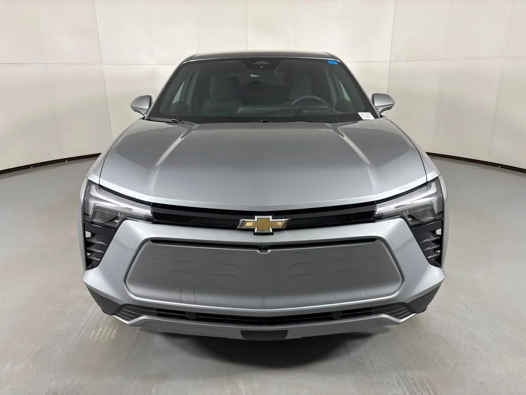 Used 2025 Gray Chevrolet LT image 4