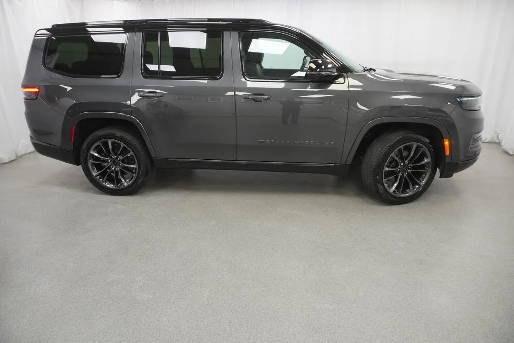 Certified Used 2025 Gray Jeep Series III Obsidian image 10
