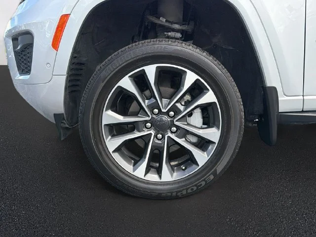 Used 2024 Silver Jeep Overland image 32