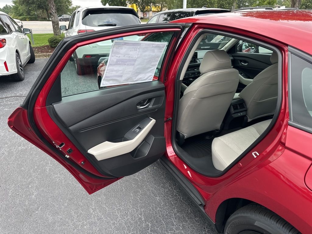 2025 Honda Accord SE - Photo 12