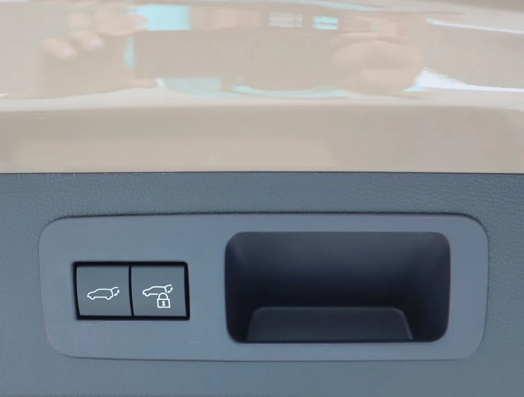 Used 2026  Lexus 700h Overtrail image 22