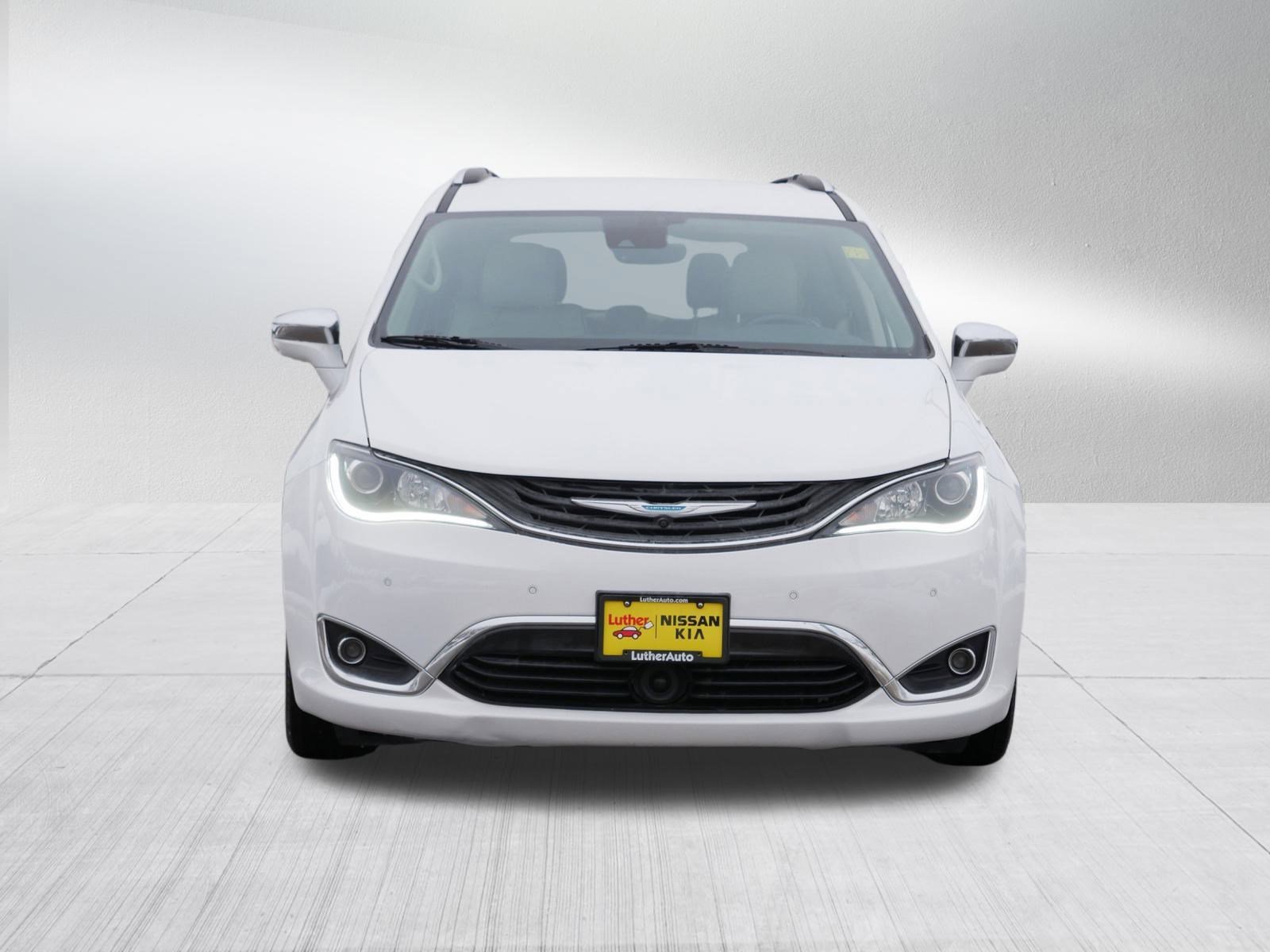 Used 2019 Chrysler Pacifica Hybrid Limited with VIN 2C4RC1N73KR508823 for sale in Inver Grove, Minnesota