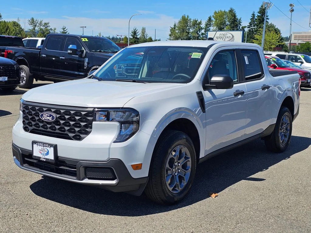 New 2025 Space White Metallic Ford XLT image 3