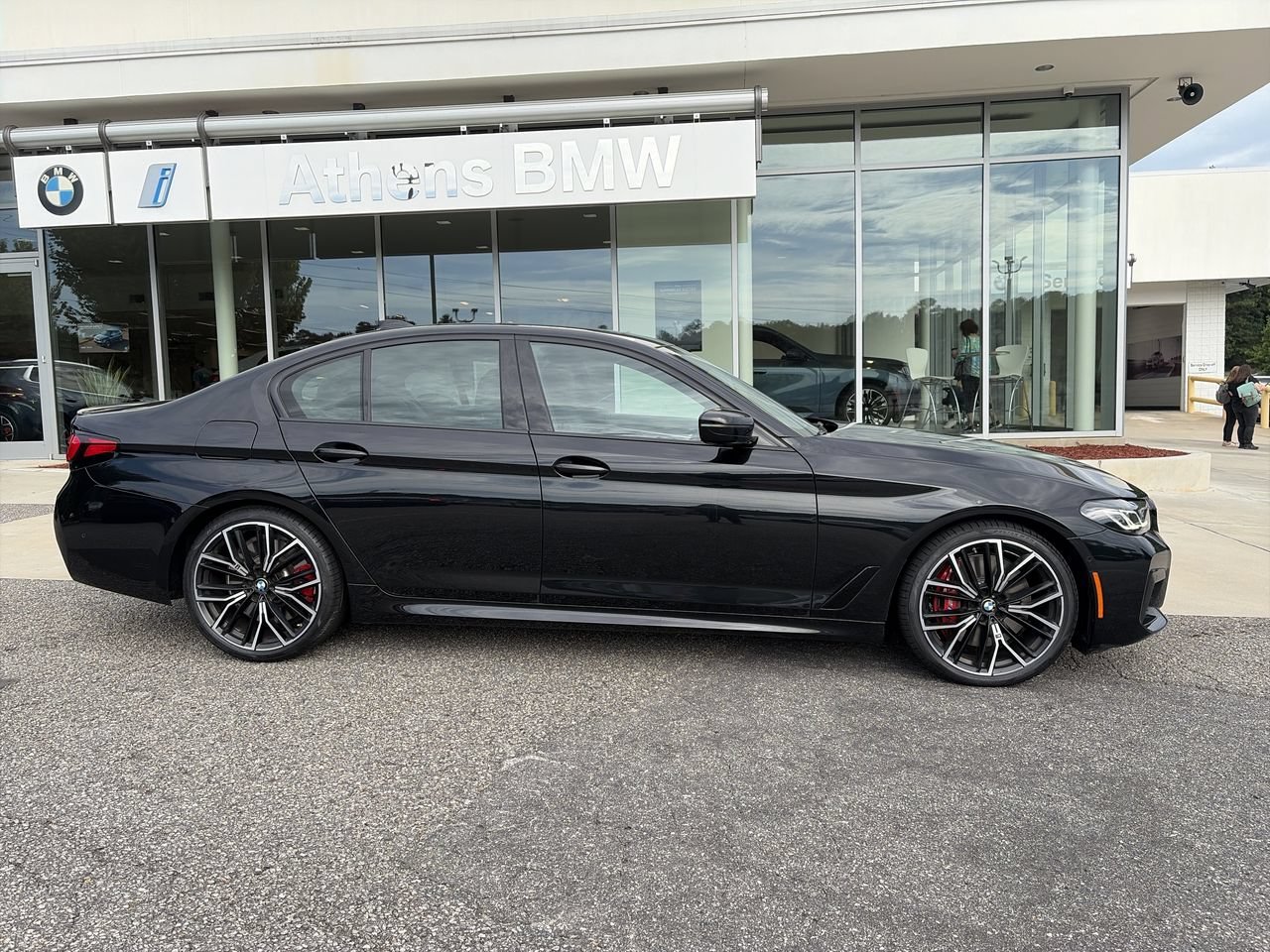 Used 2023 Black Sapphire Metallic BMW 540i image 9