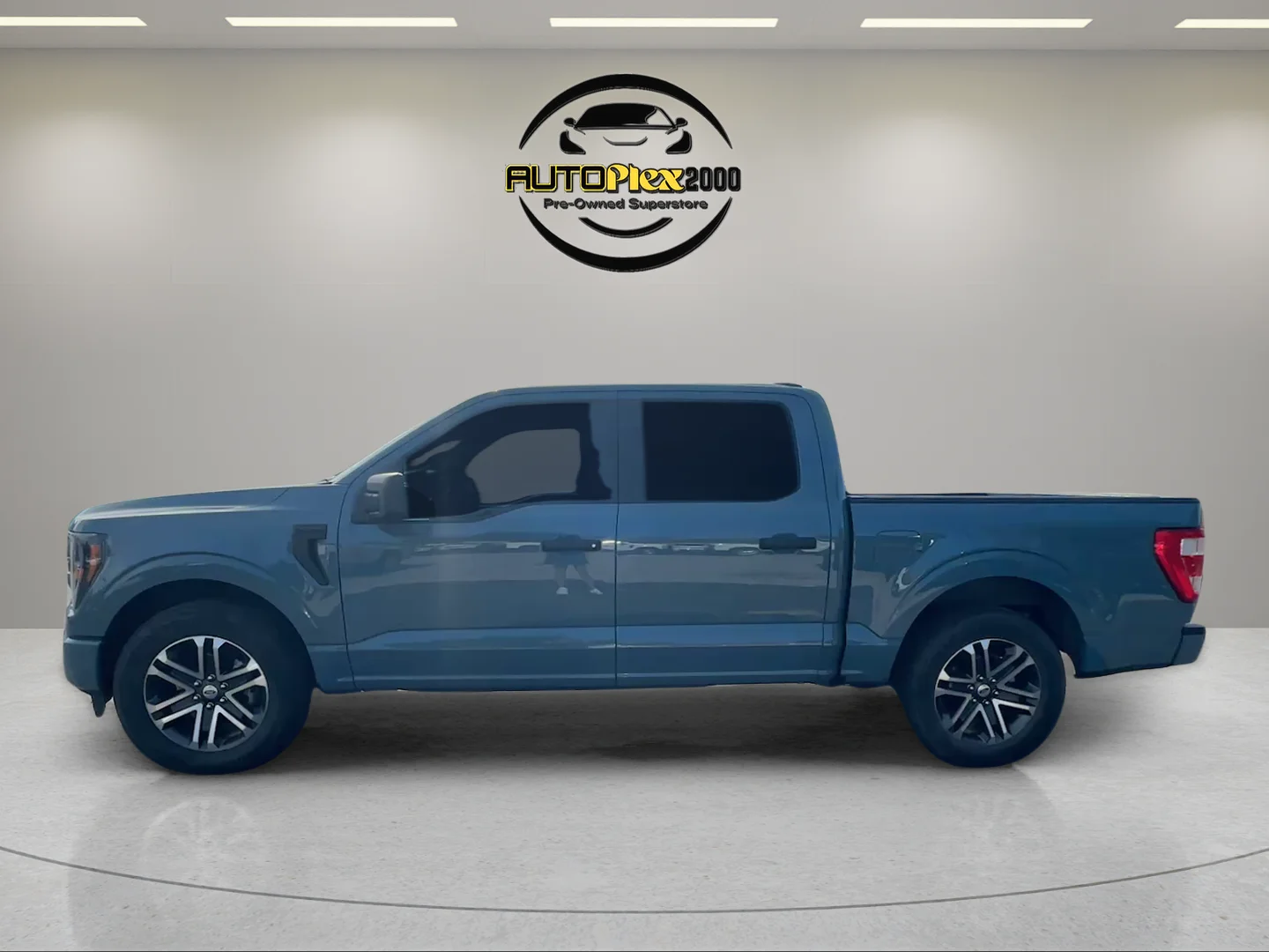 Used 2023 Blue Ford XL image 4