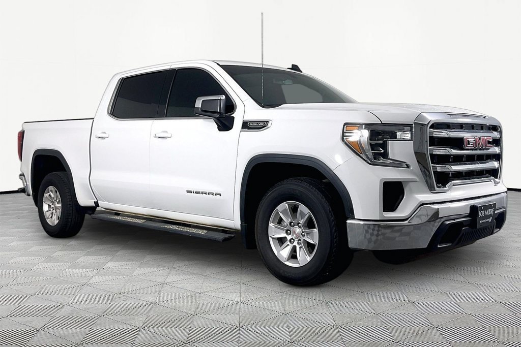 Used 2019 White GMC SLE image 3