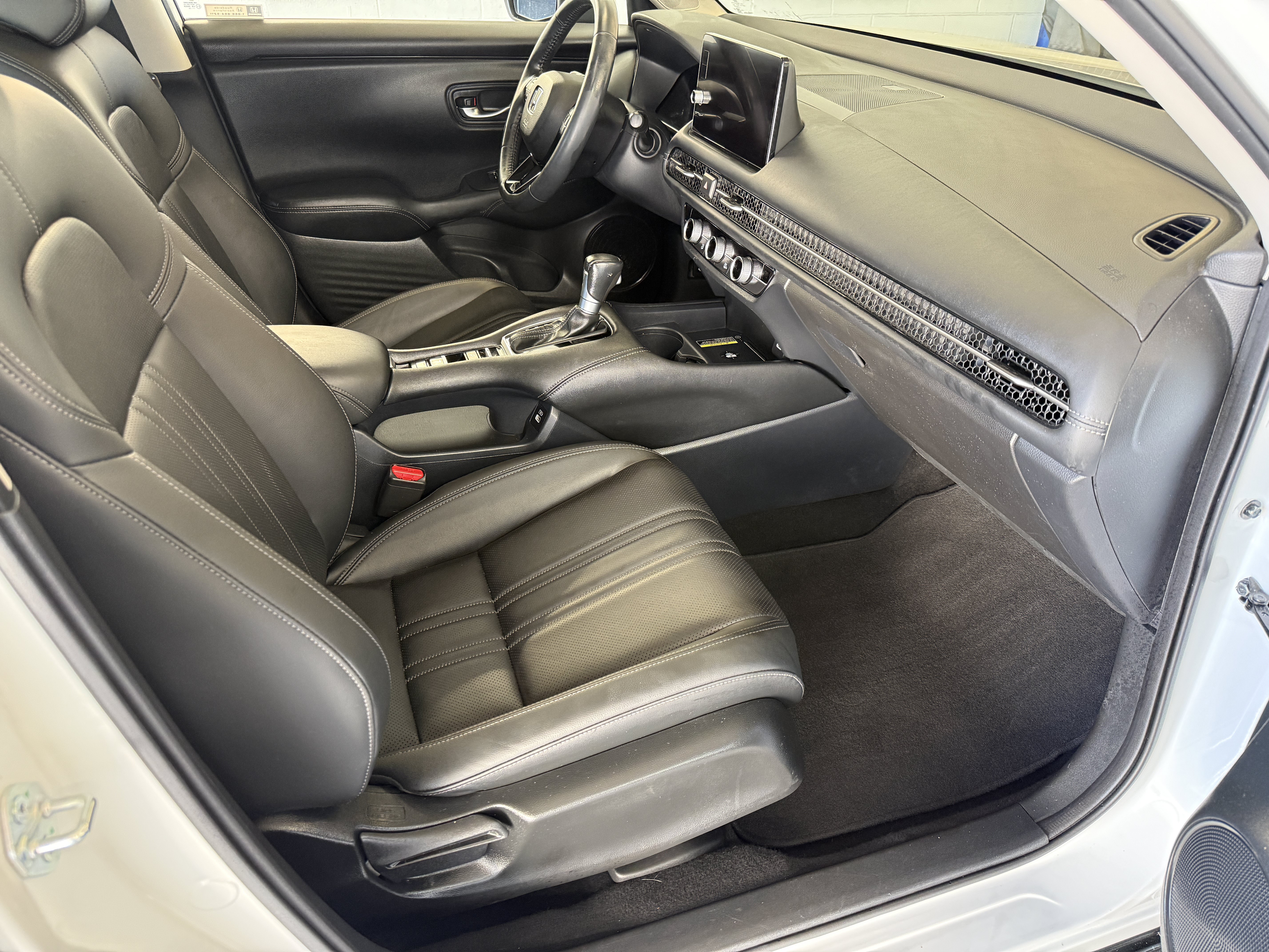 Used 2023 Platinum White Pearl Honda EX-L image 24