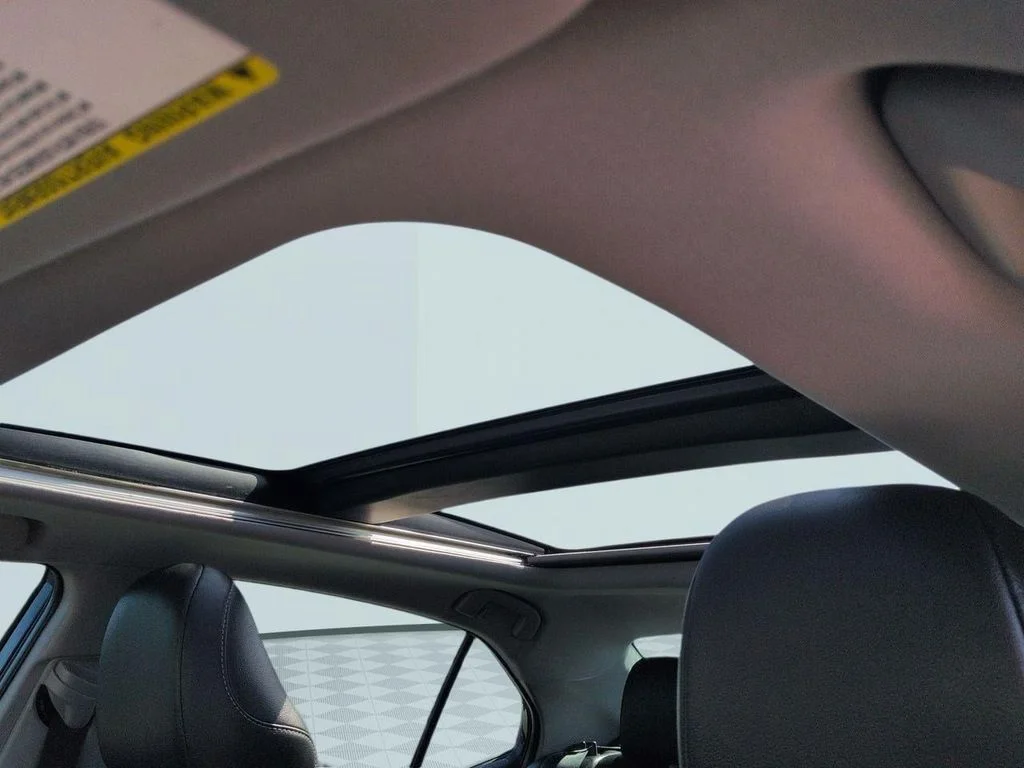 Used 2018 Aqua Toyota XSE V6 image 21