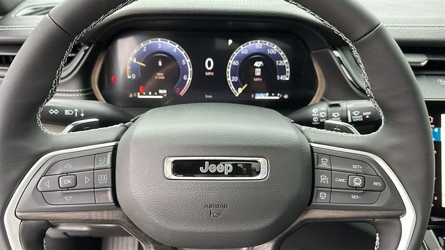 New 2026 Bright White Clear-Coat Exterior Paint Jeep Limited image 12