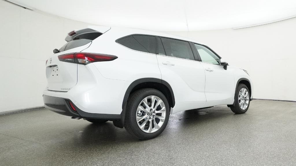 2026 Toyota Highlander Limited - Photo 15