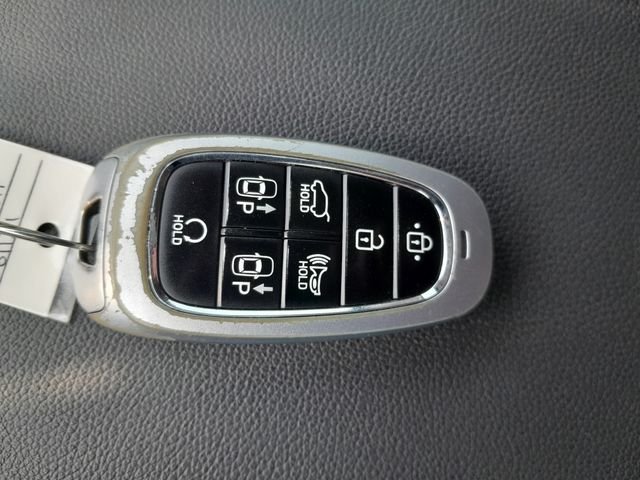 Used 2022 Silver Hyundai Limited image 10