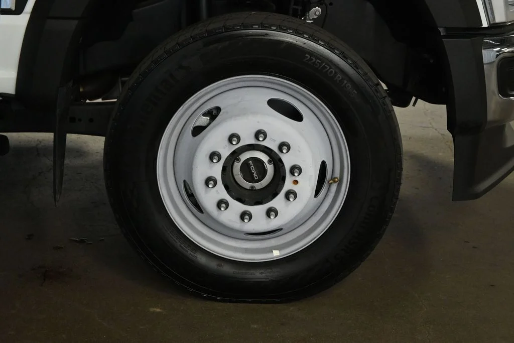 2025 Ford F-450 Super Duty Chassis Cab XL - Photo 29