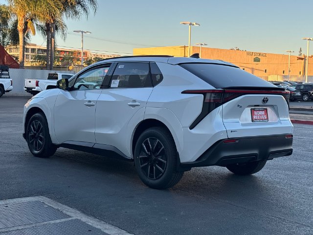 New 2027 Wind Chill Pearl <sup>1</sup> Toyota  XLE image 14