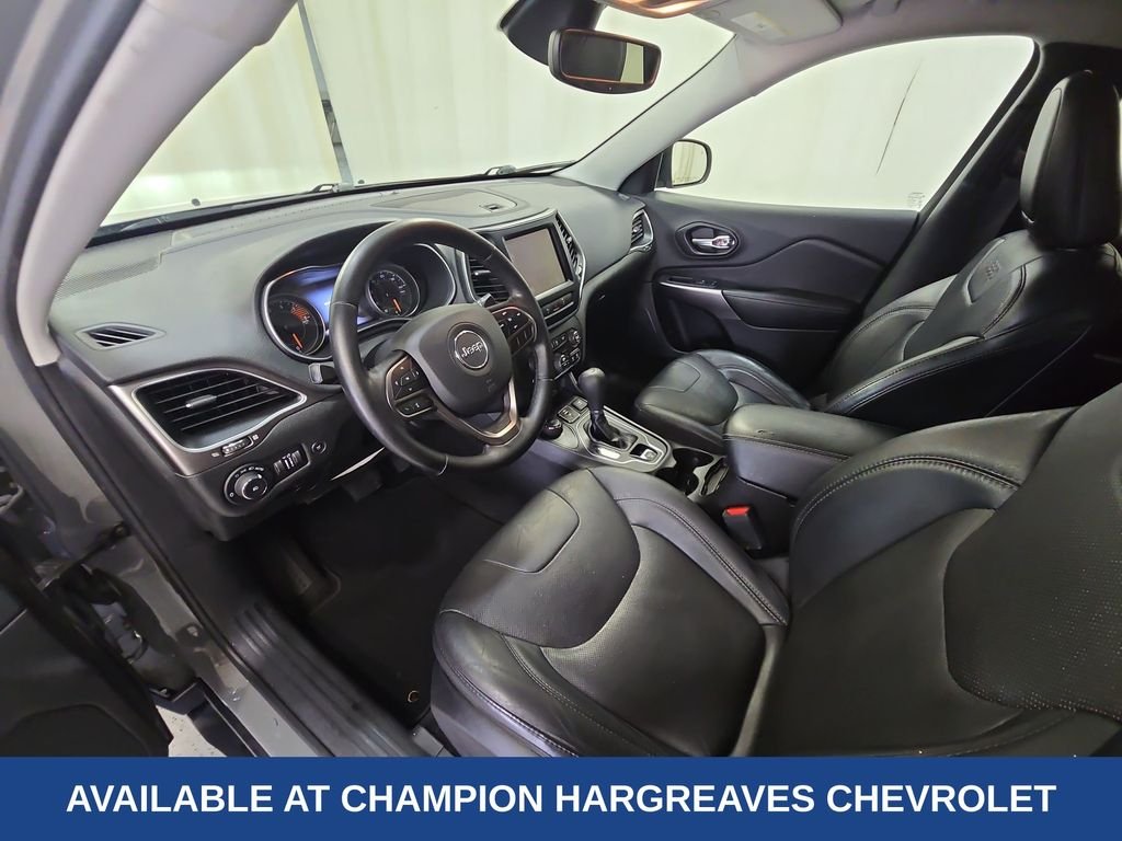 Used 2021 Gray Clearcoat Jeep Latitude Lux image 13