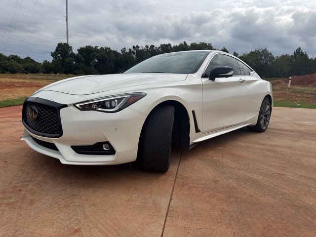 Used 2022 White INFINITI Red Sport 400 image 1