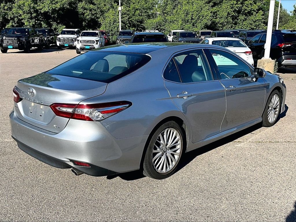 Used 2018 Silver Toyota XLE image 6