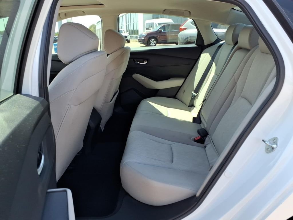 Used 2023 Platinum White Pearl Honda EX image 4