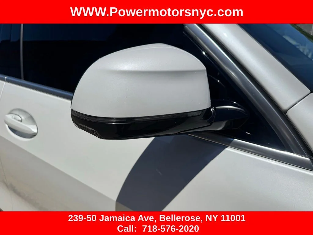 Used 2022 White BMW sDrive40i image 12