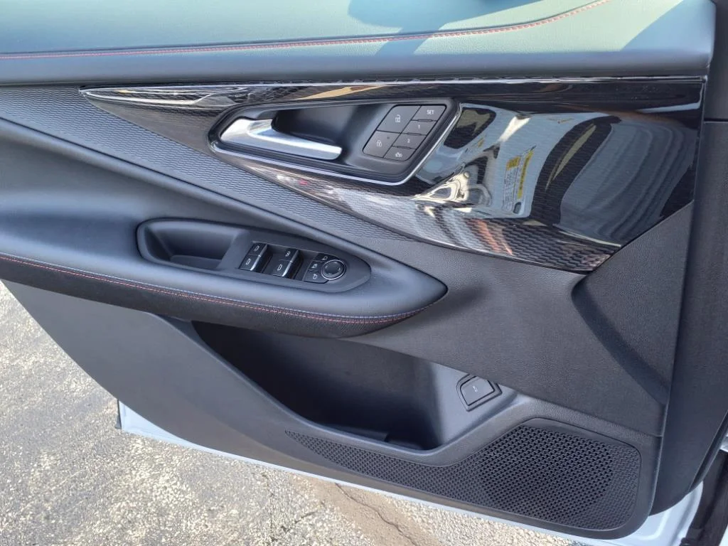 Used 2024 Summit White Chevrolet RS image 9