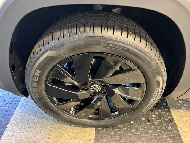 New 2026 White Volkswagen 2.0T SE w/Technology image 9