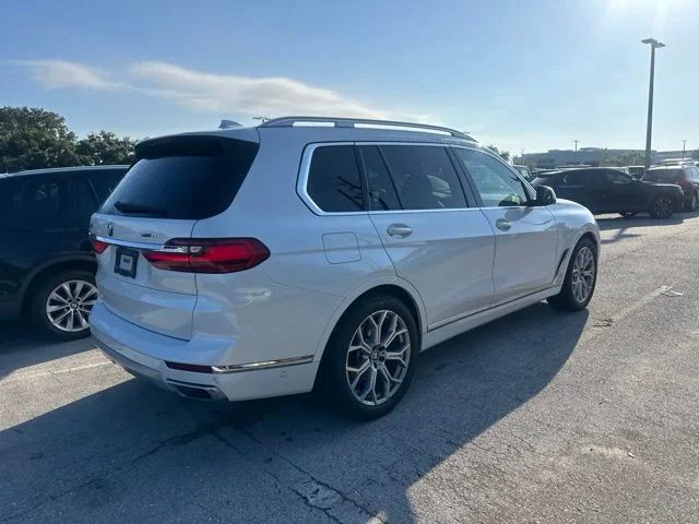 Used 2021 White BMW xDrive40i image 3