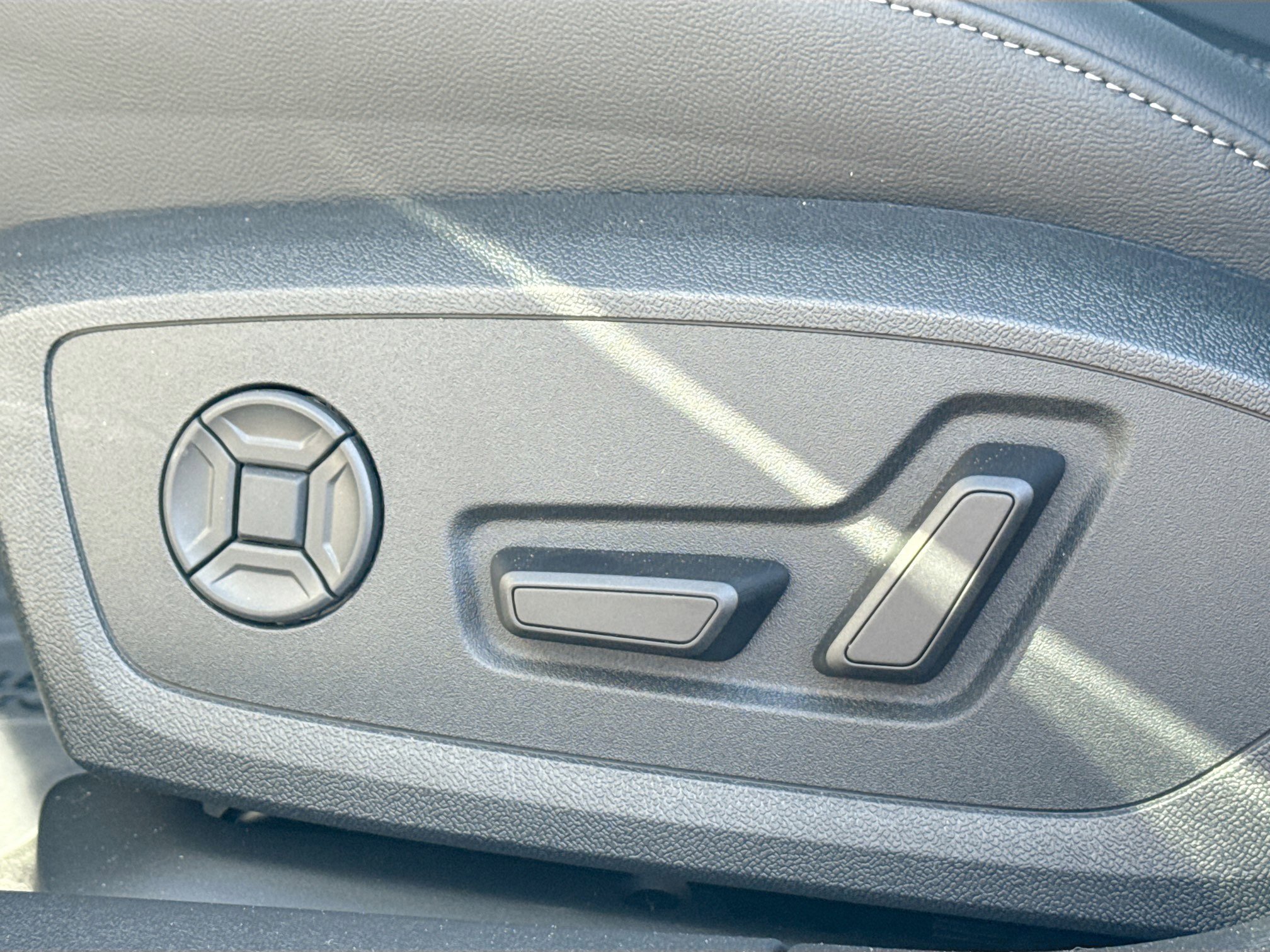New 2026 Glacier White Metallic Audi Premium Plus image 25