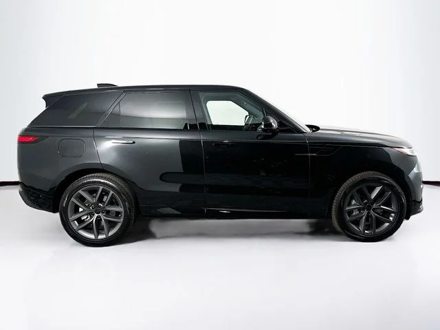 New 2026 Black Land Rover Dynamic SE image 4