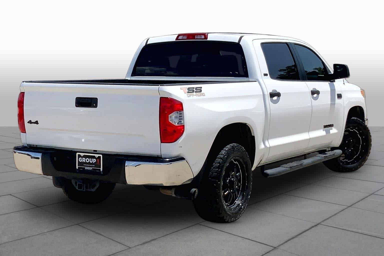 Used 2017 Super White Toyota SR5 image 13