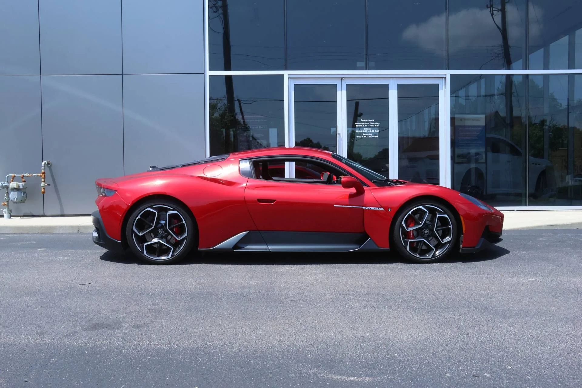 Used 2022  Maserati Base image 3