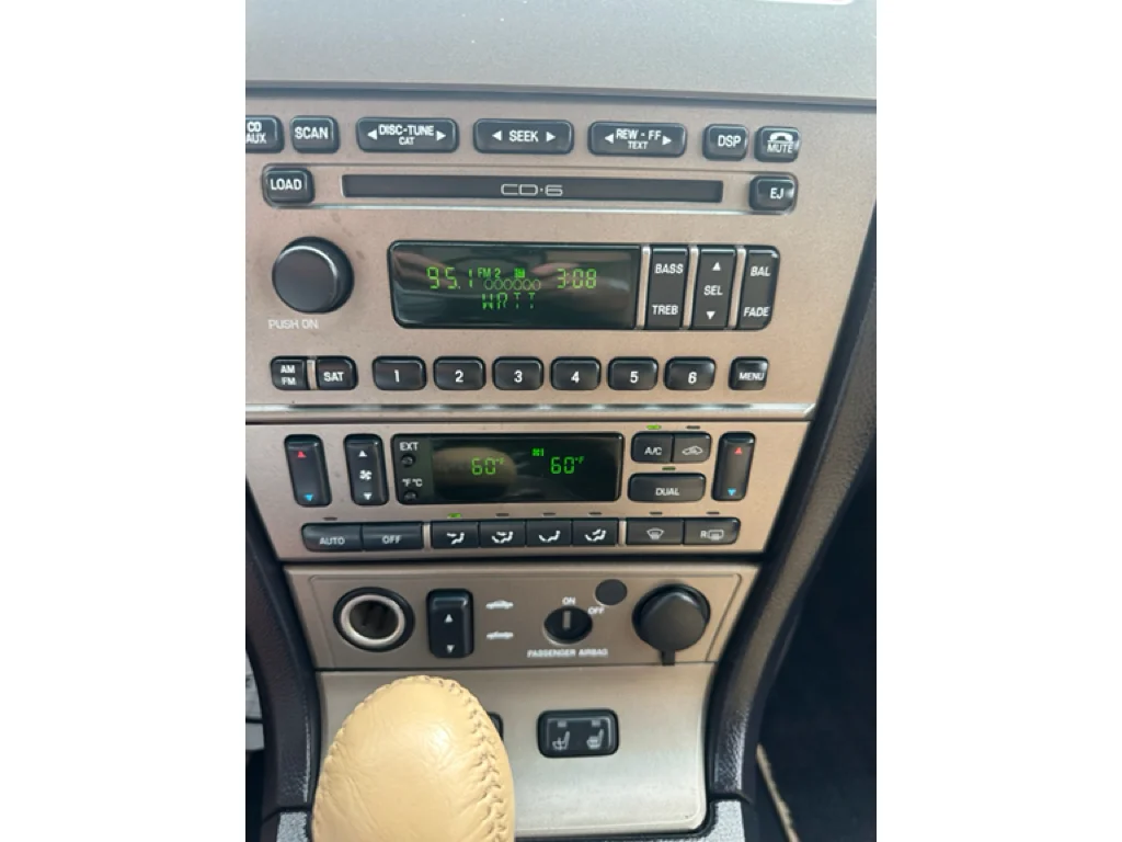 Used 2004 Silver Top Ford Deluxe image 23