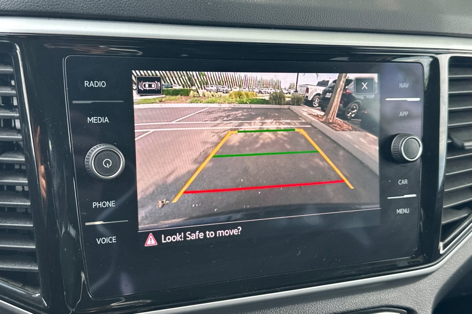 Certified Used 2023  Volkswagen 2.0T SEL image 21