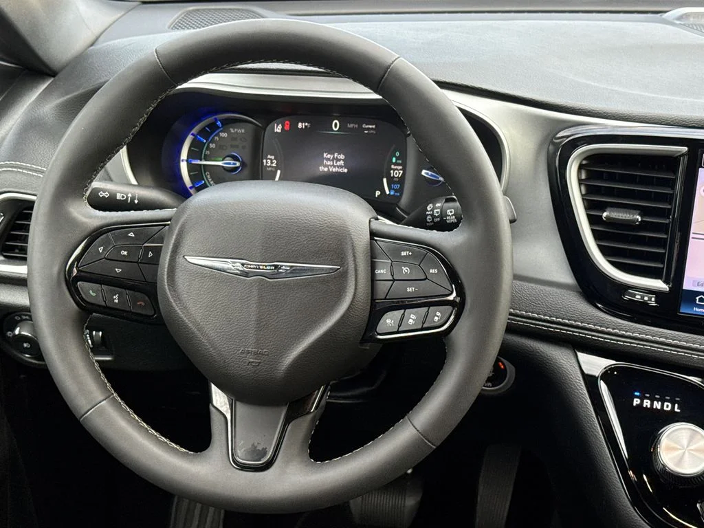 Used 2024 White Chrysler Select image 15