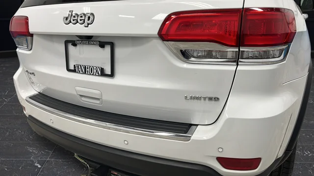 Used 2019 Bright White Clearcoat Jeep Limited image 37