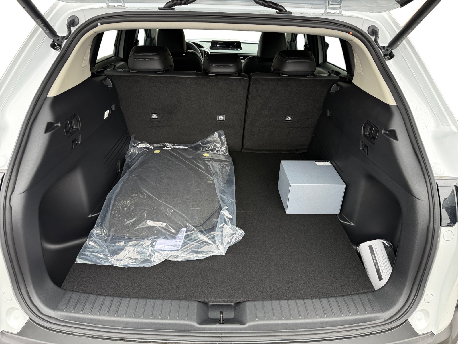 New 2026 Wind Chill Pearl Mazda 2.5 S Premium image 17