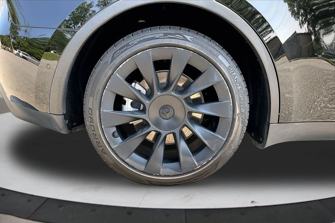 Used 2022  Tesla Long Range image 38