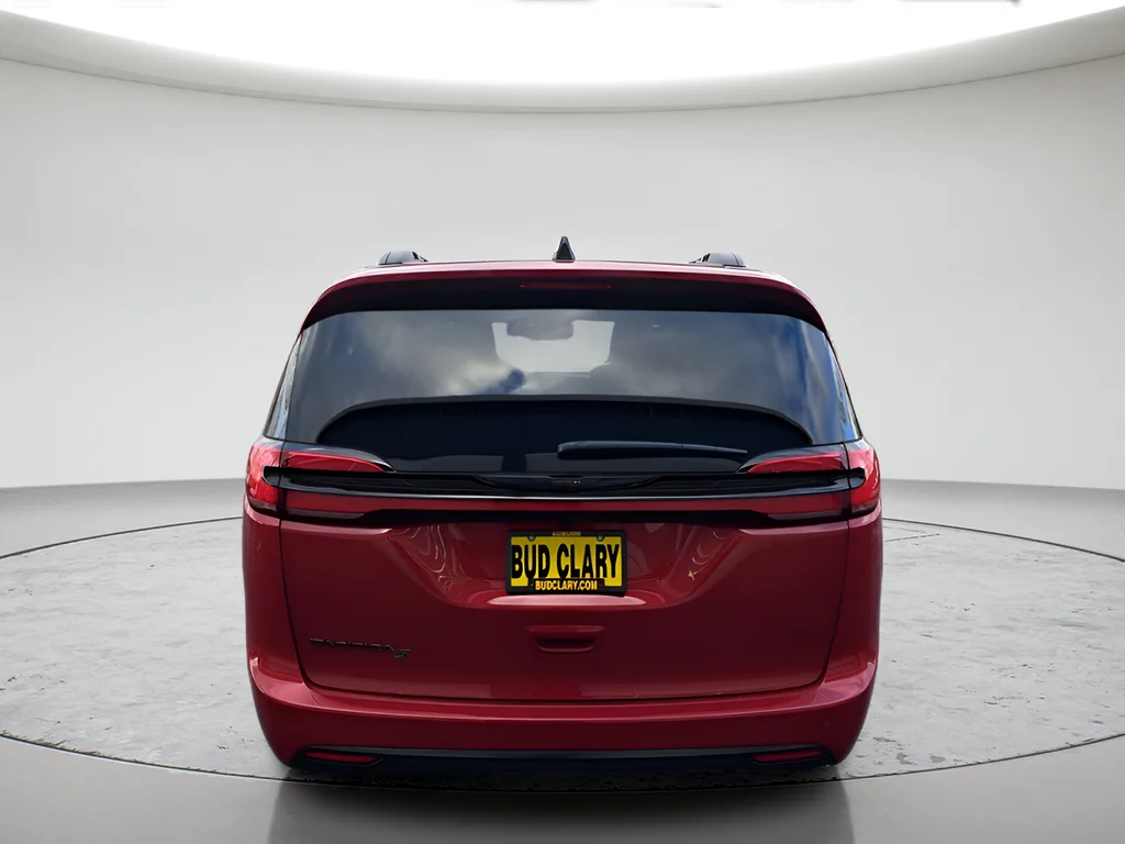 New 2026 Red Hot Pearl-Coat Exterior Paint Chrysler Select image 4
