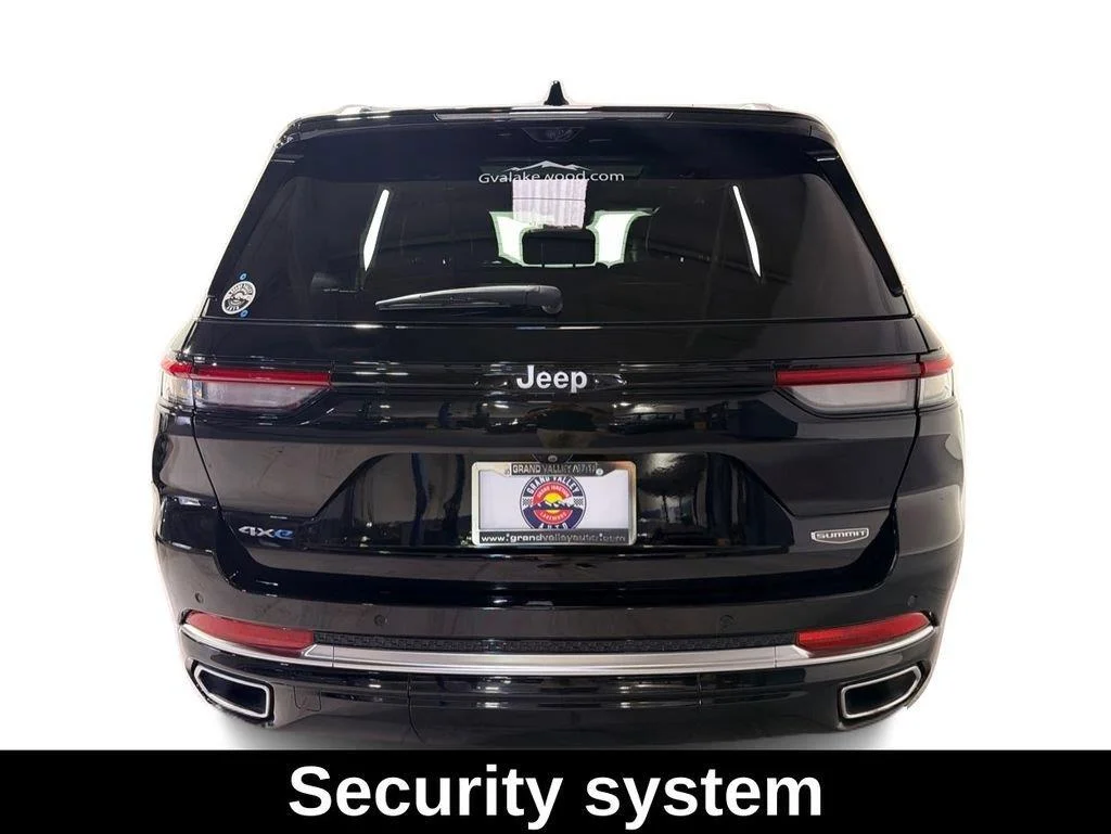 Used 2024 Diamond Black Crystal Pearlcoat Jeep Summit Reserve image 15
