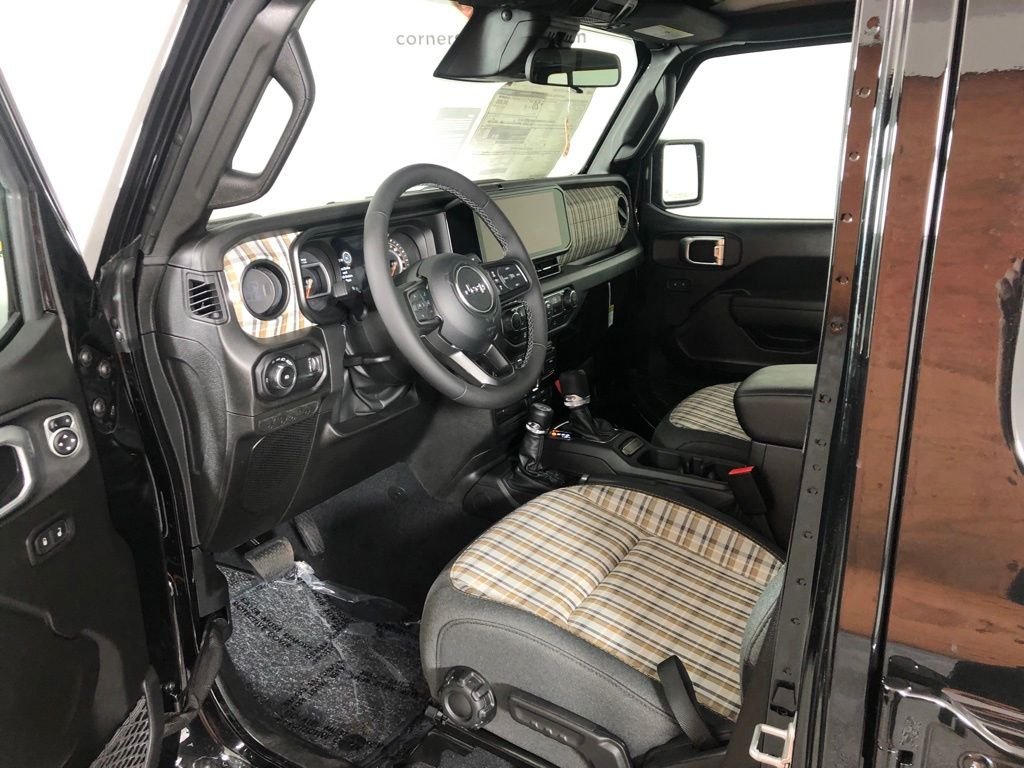 New 2026 Black Clear-Coat Exterior Paint Jeep 85th Anniversary Edition image 6