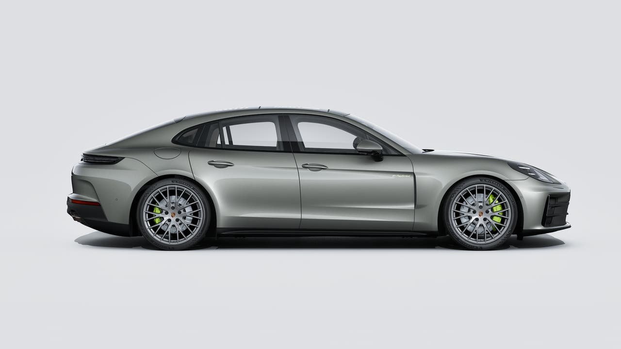 New 2027 Aventurine Green Metallic Porsche 4 E-Hybrid image 6