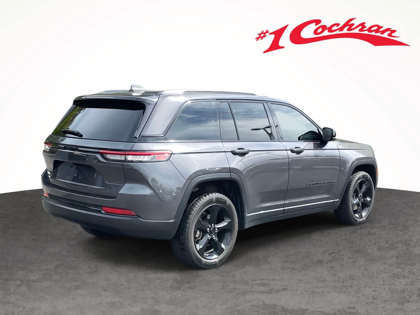 Used 2023 Baltic Gray Metallic Clearcoat Jeep Altitude image 10